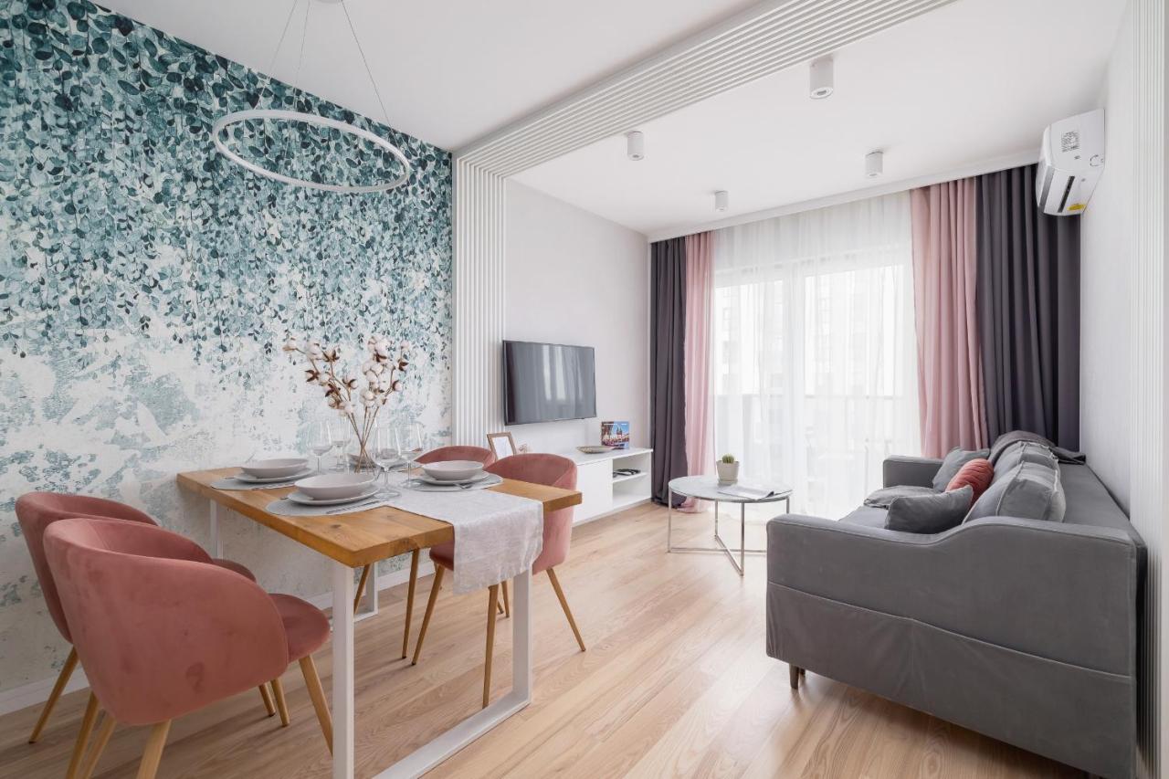 Vetulaniego Apartment With Air Conditioning & Parking By Renters Prestige คราคูฟ ภายนอก รูปภาพ