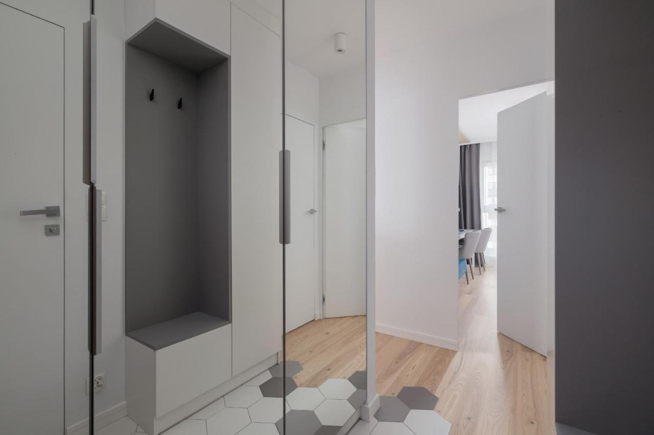 Vetulaniego Apartment With Air Conditioning & Parking By Renters Prestige คราคูฟ ภายนอก รูปภาพ